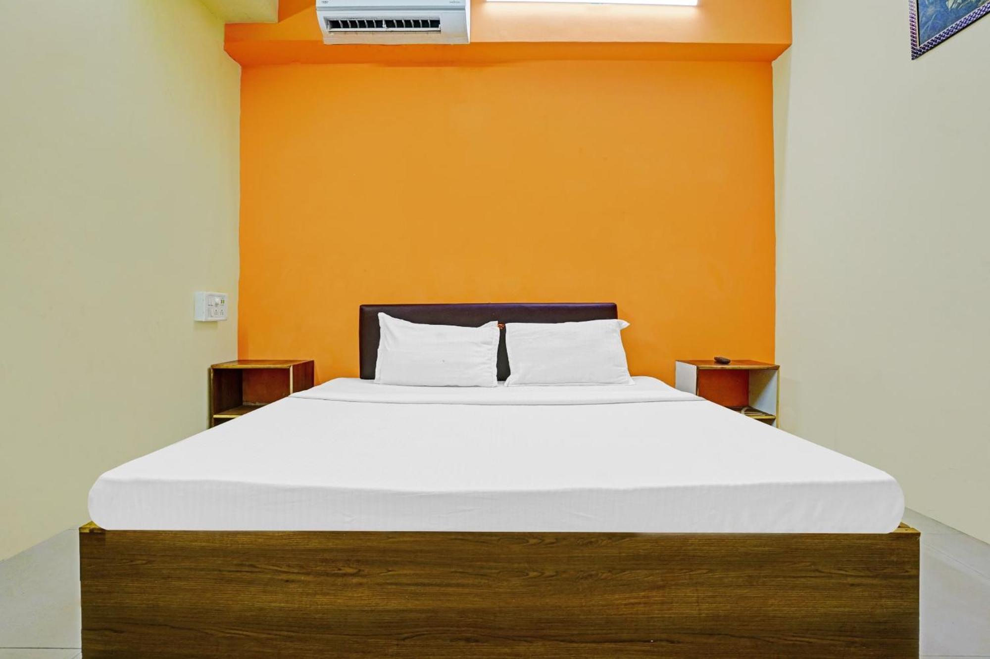 Hotel O Nova Rooms Surat Exterior foto