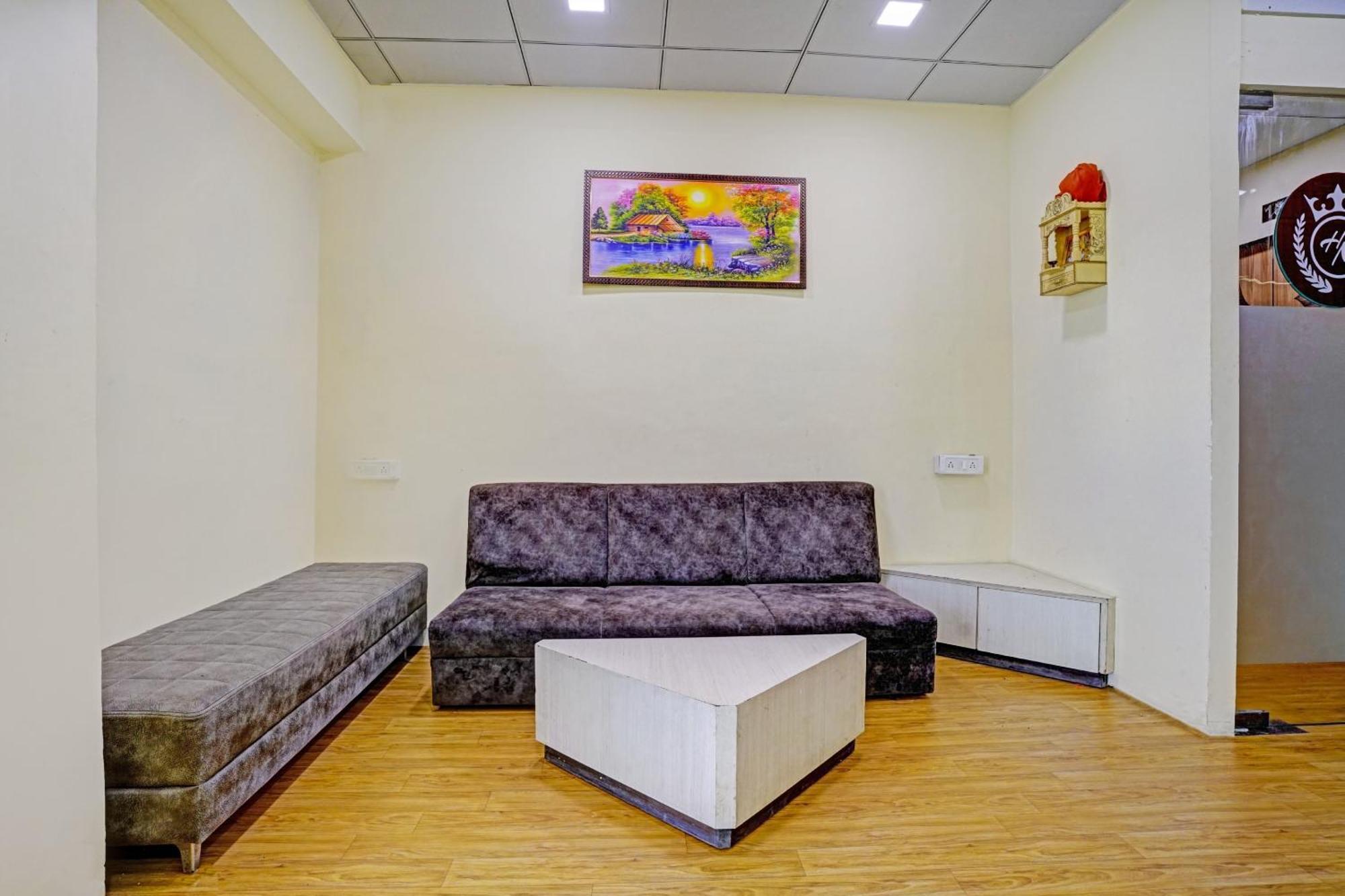 Hotel O Nova Rooms Surat Exterior foto